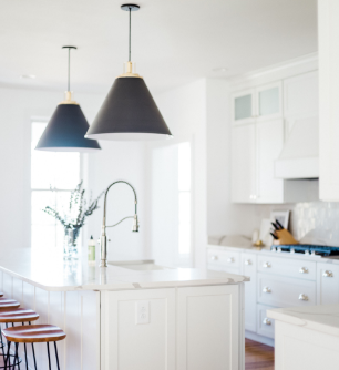 White kitchen with kitchen island